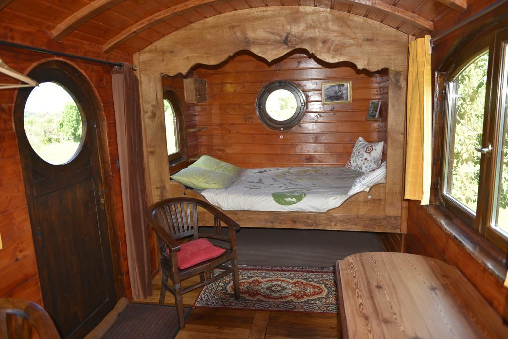Yourte Roulotte Et De La Laita